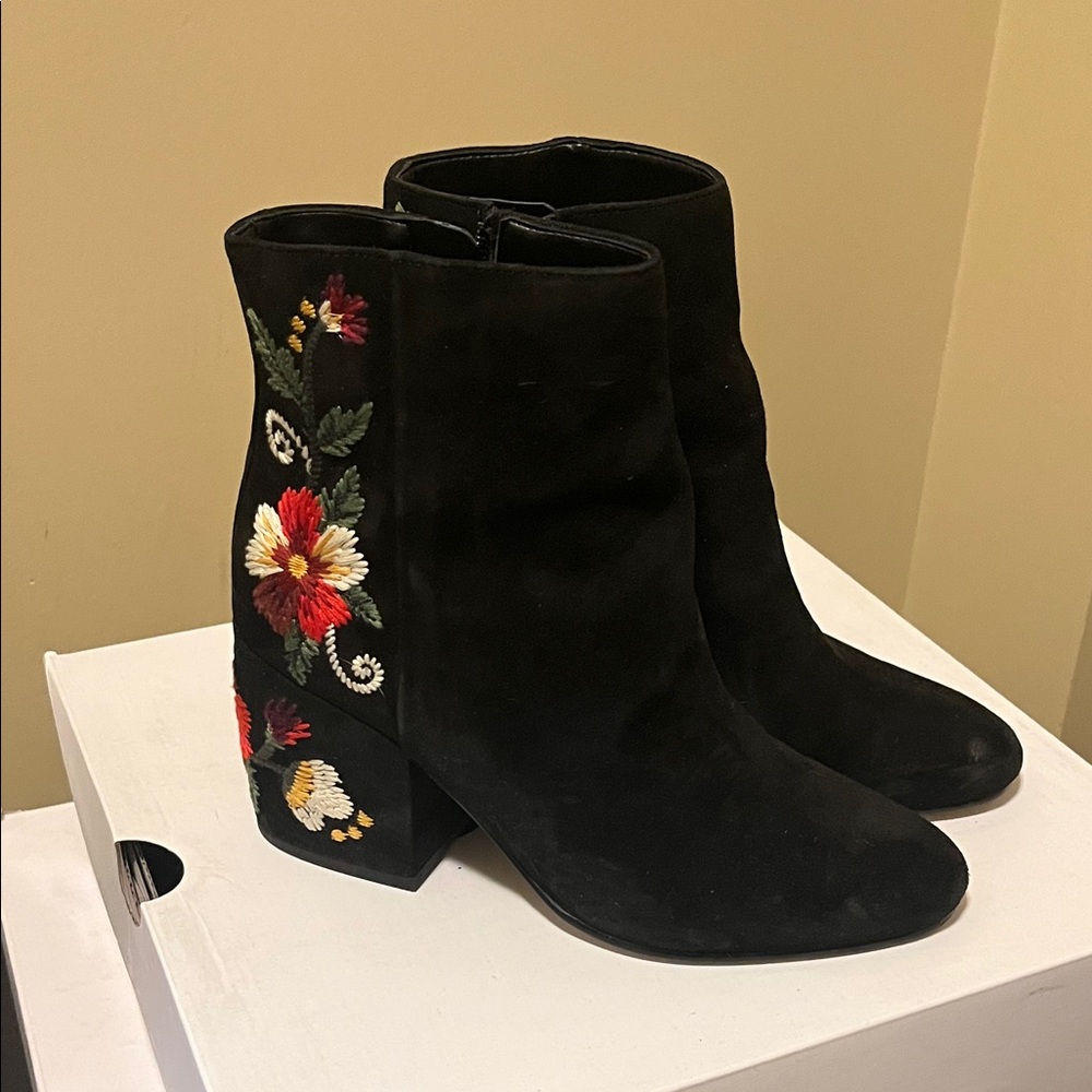 Sam Edelman | Embroidered Floral Ankle Boots